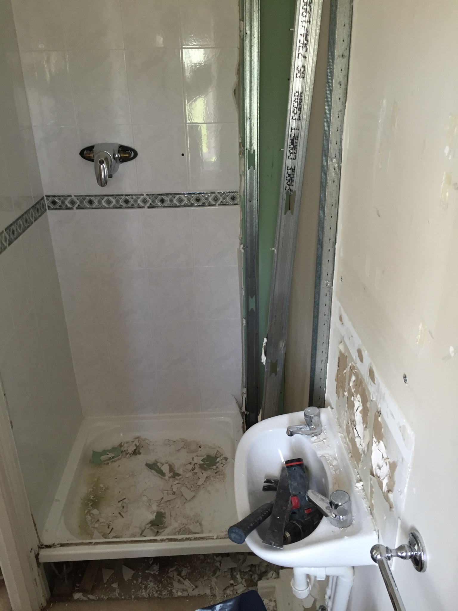 En-suite shower before refurbishment